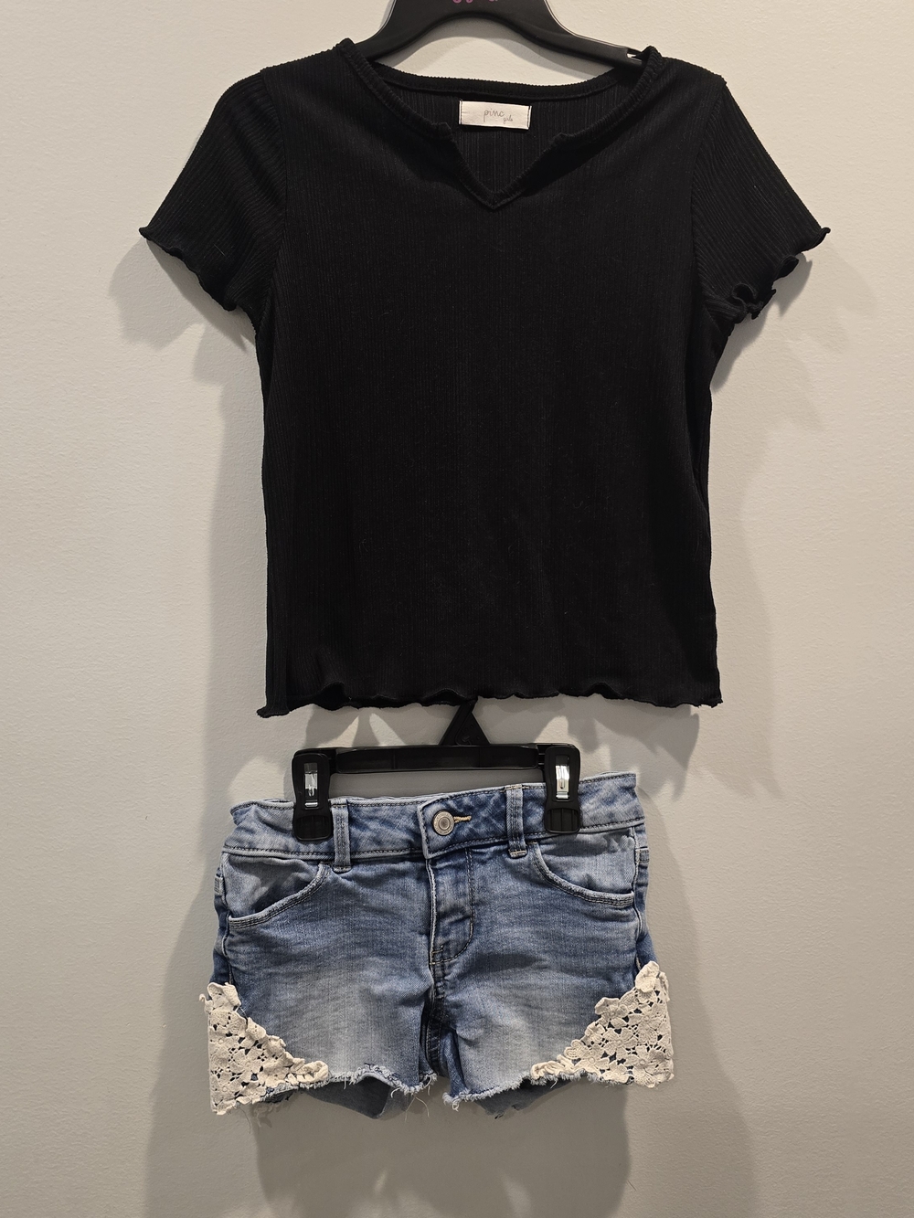 Girls Black Ribbed V-Neck Short Sleeve Top and jean short